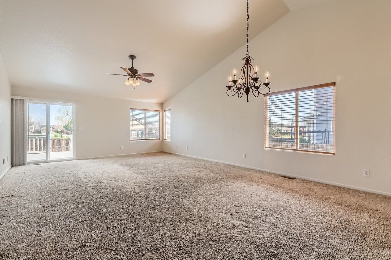 5735 Prairie Cir - Photo 7 of 23