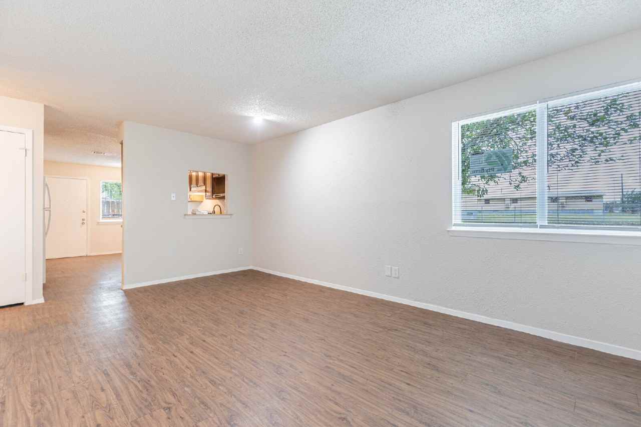 323 W William Cannon Dr - Photo 4 of 29