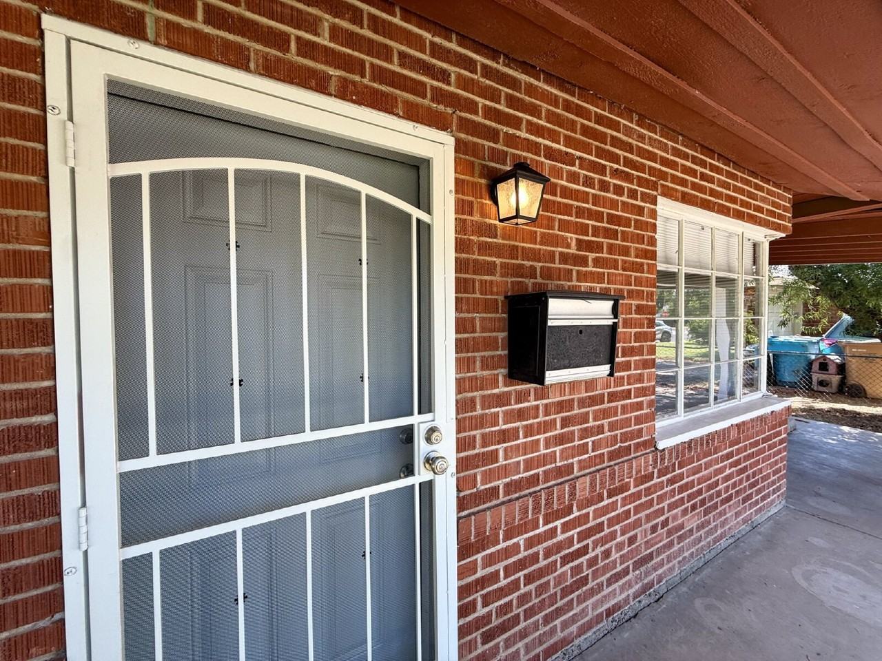 1514 W Rovey Ave - Photo 4 of 40