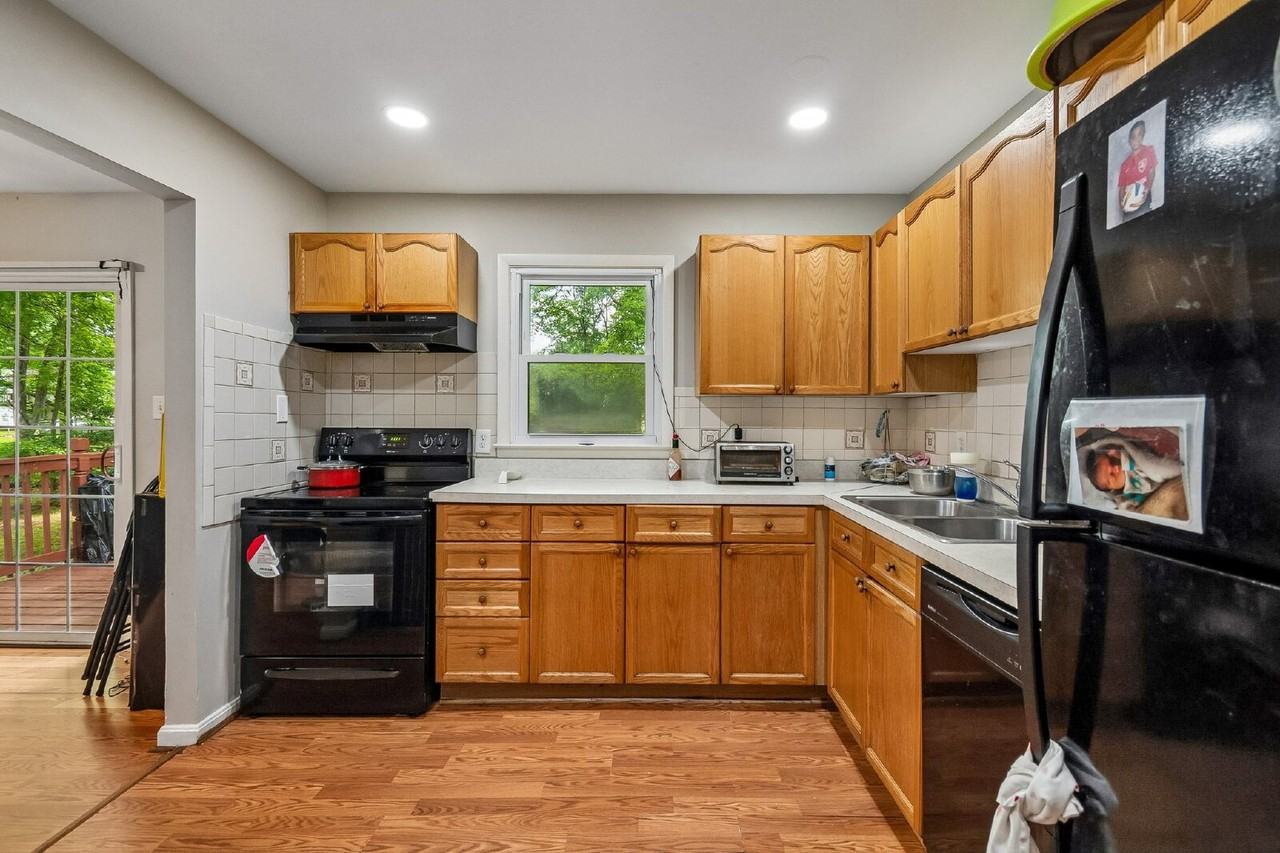 13911 Mapledale Ave - Photo 4 of 25