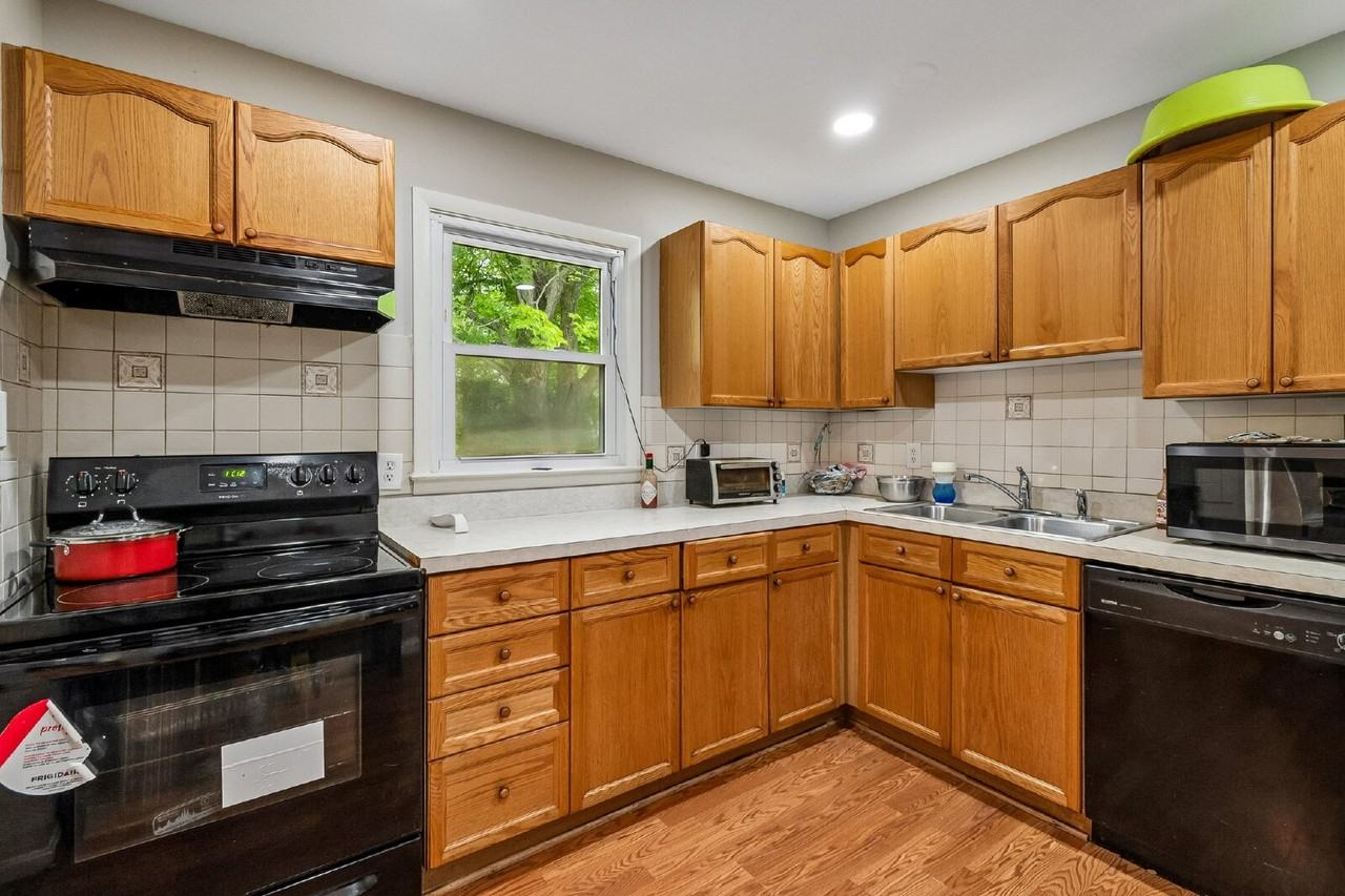 13911 Mapledale Ave - Photo 5 of 25
