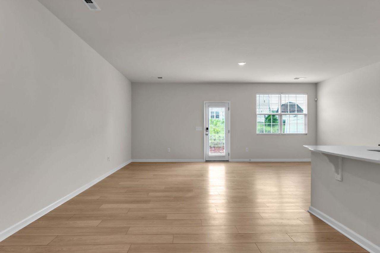 452 Bee Cove Way - Photo 4 of 30