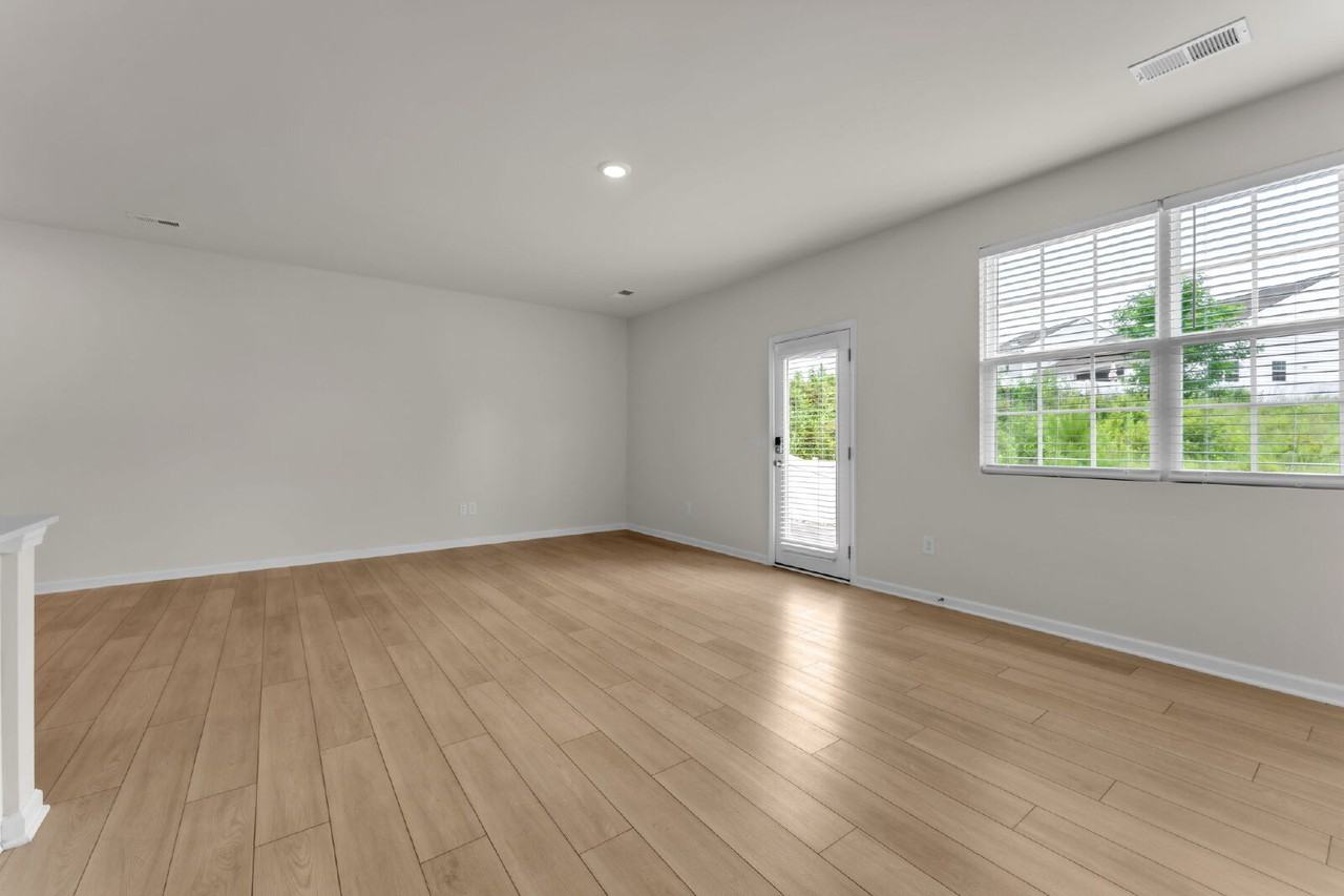 452 Bee Cove Way - Photo 5 of 30