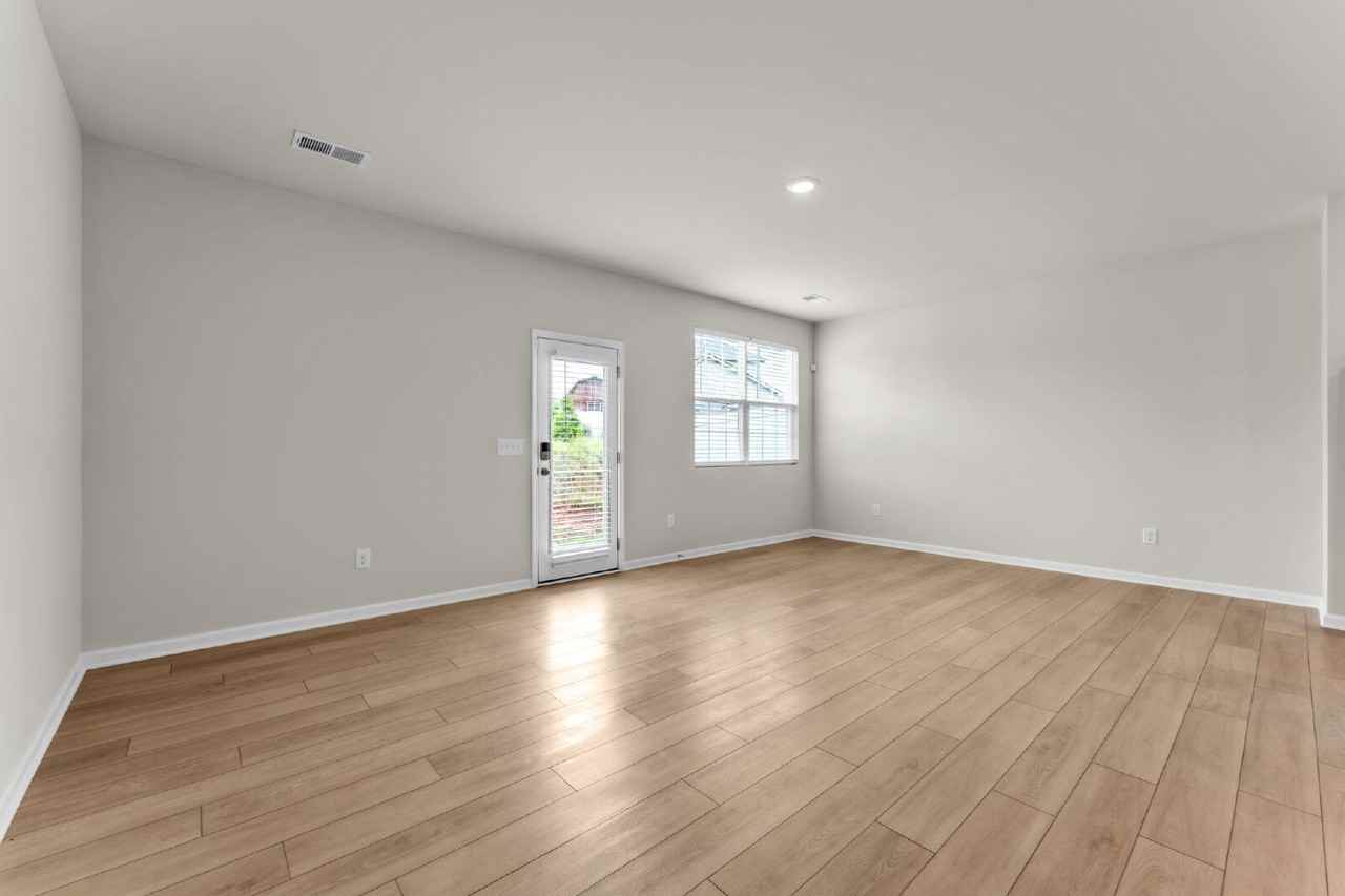 452 Bee Cove Way - Photo 6 of 30
