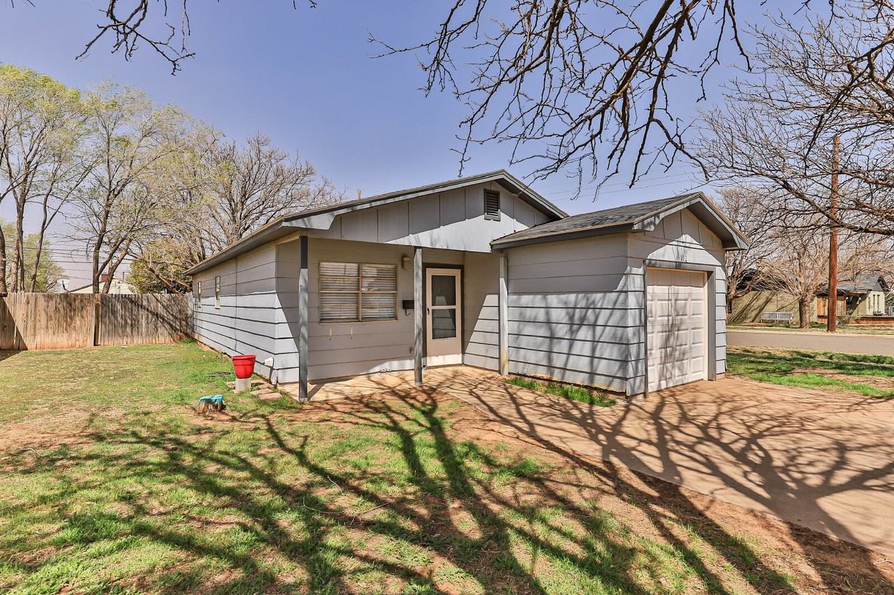 4702 37th St - Photo 4 of 25