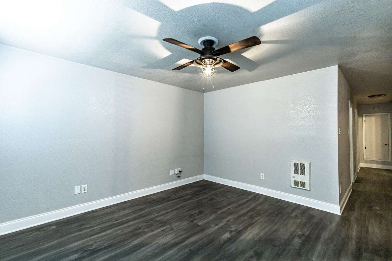 4702 37th St - Photo 5 of 25