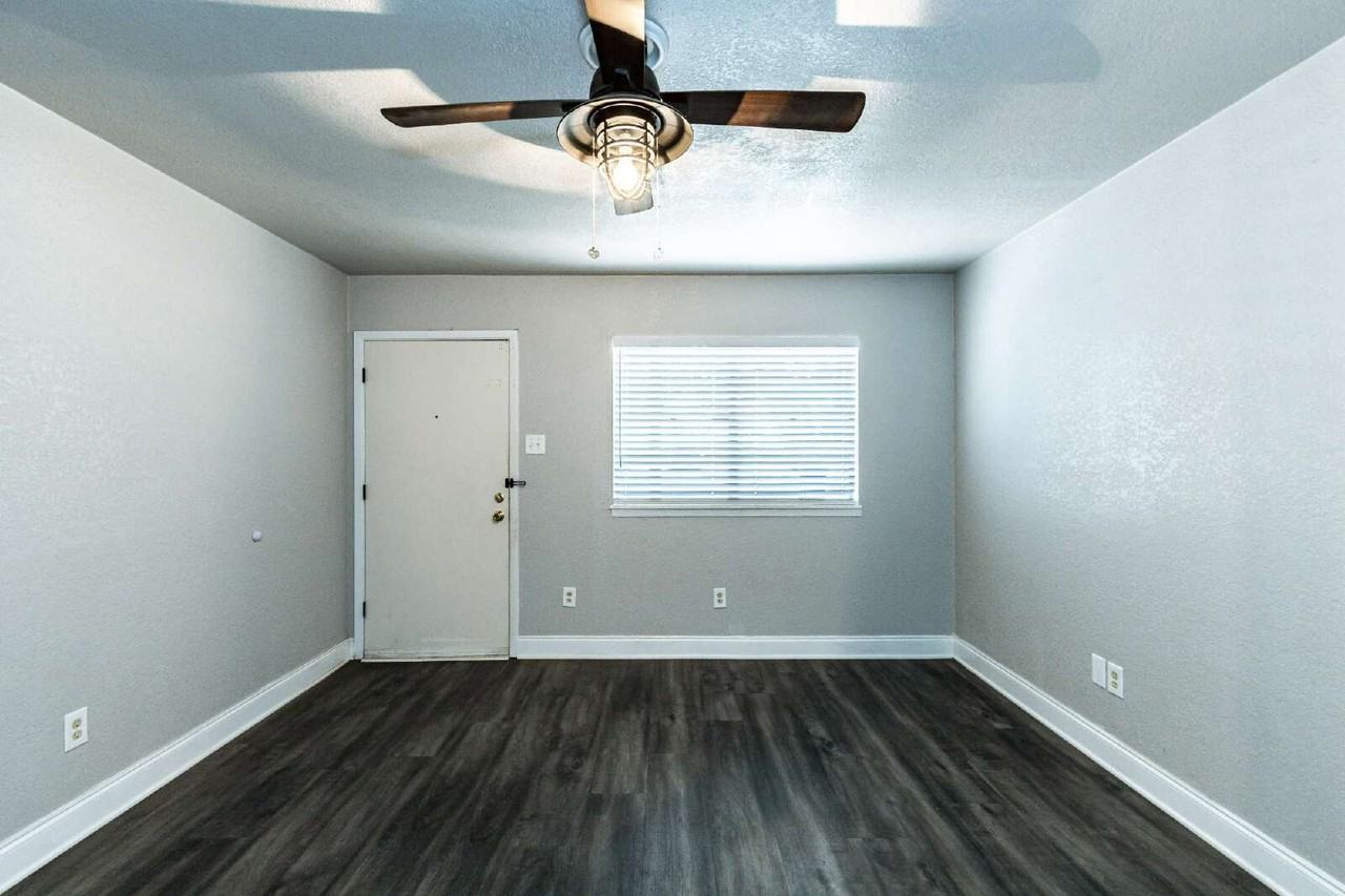 4702 37th St - Photo 7 of 25