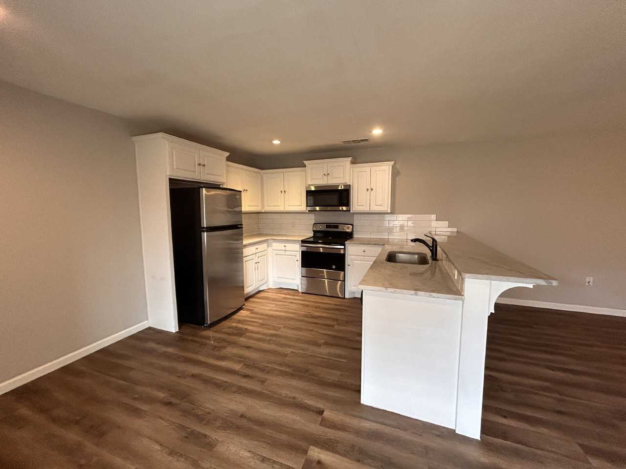 804 N Englewood Ave - Photo 2 of 11