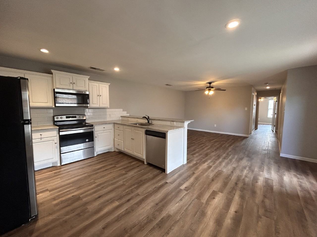 804 N Englewood Ave - Photo 3 of 11