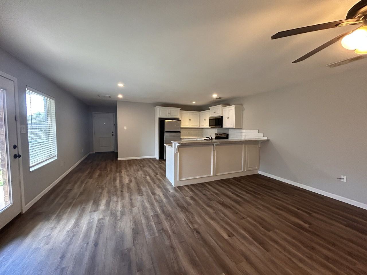 804 N Englewood Ave - Photo 4 of 11