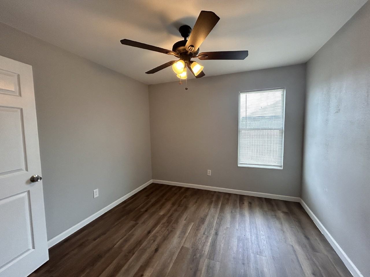 804 N Englewood Ave - Photo 5 of 11