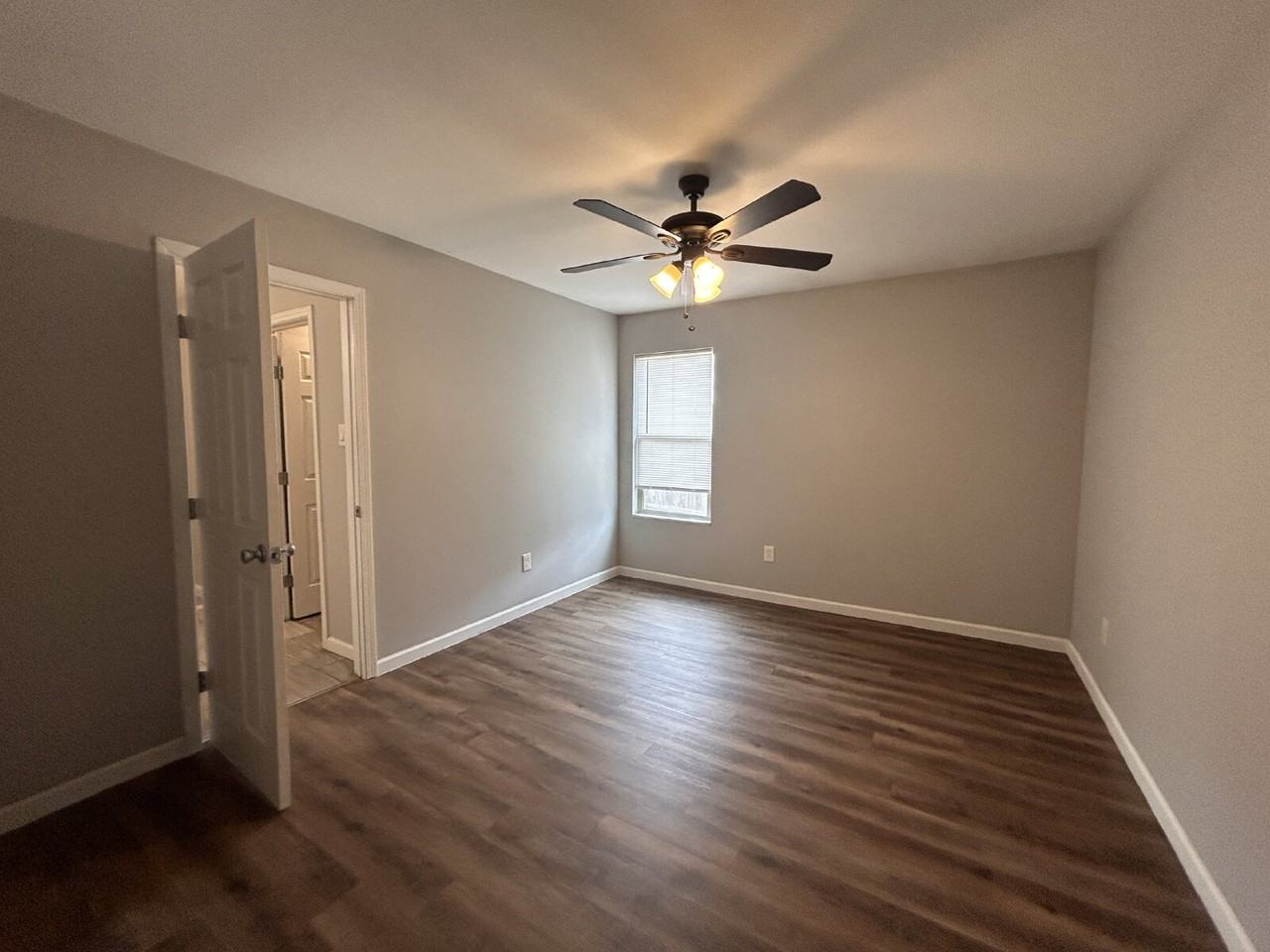 804 N Englewood Ave - Photo 6 of 11