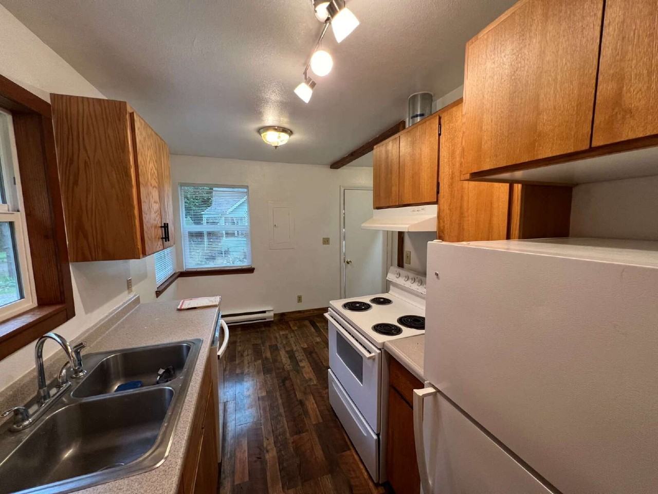 12845 Village Rd - Photo 3 of 8