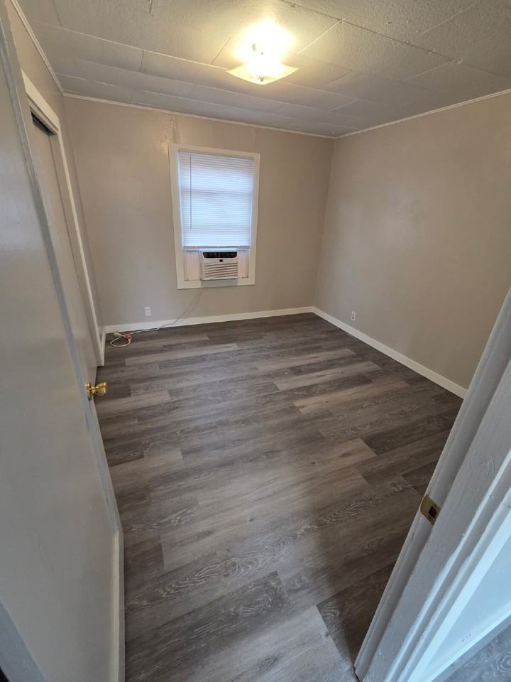 345 Ne 6th St Apt 4 - Photo 3 of 8