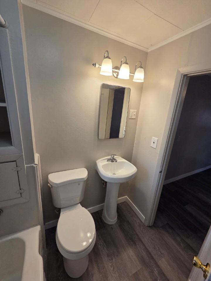 345 Ne 6th St Apt 4 - Photo 7 of 8
