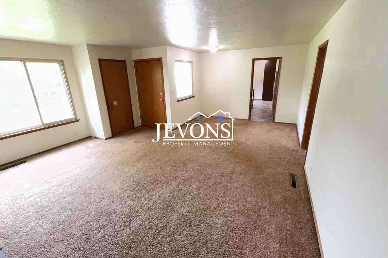 15242 29th Ave S - Photo 6 of 24