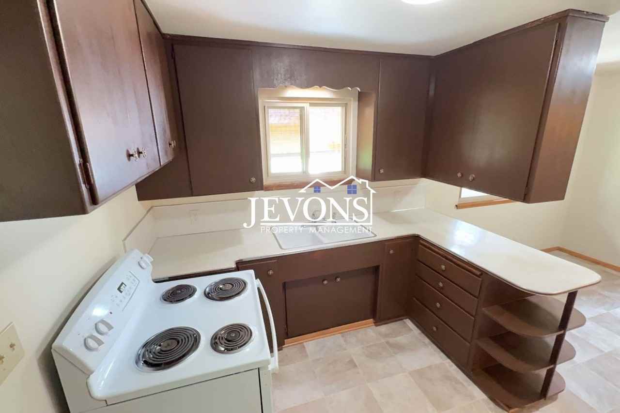 15242 29th Ave S - Photo 7 of 24