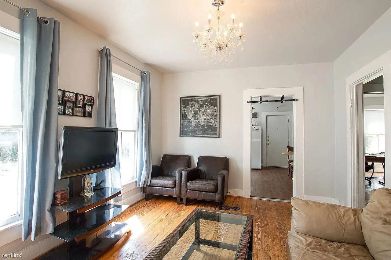 431 Lindsey St - Photo 3 of 10