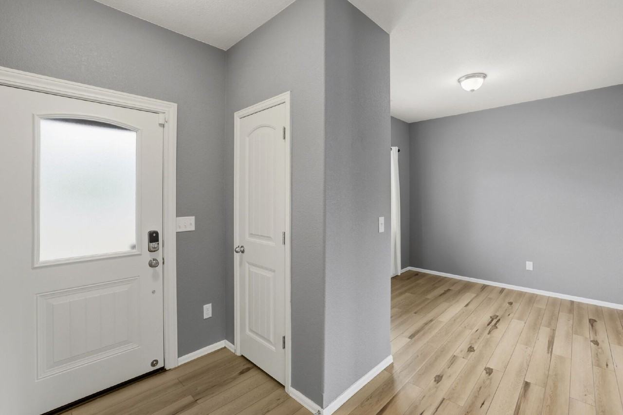 3734 Saguaro Cir - Photo 3 of 38