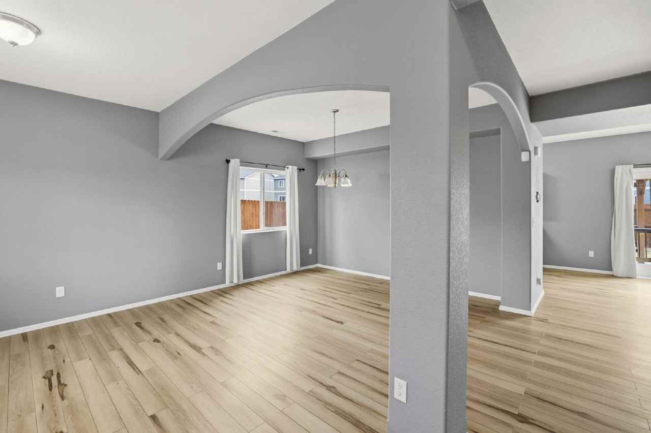 3734 Saguaro Cir - Photo 4 of 38