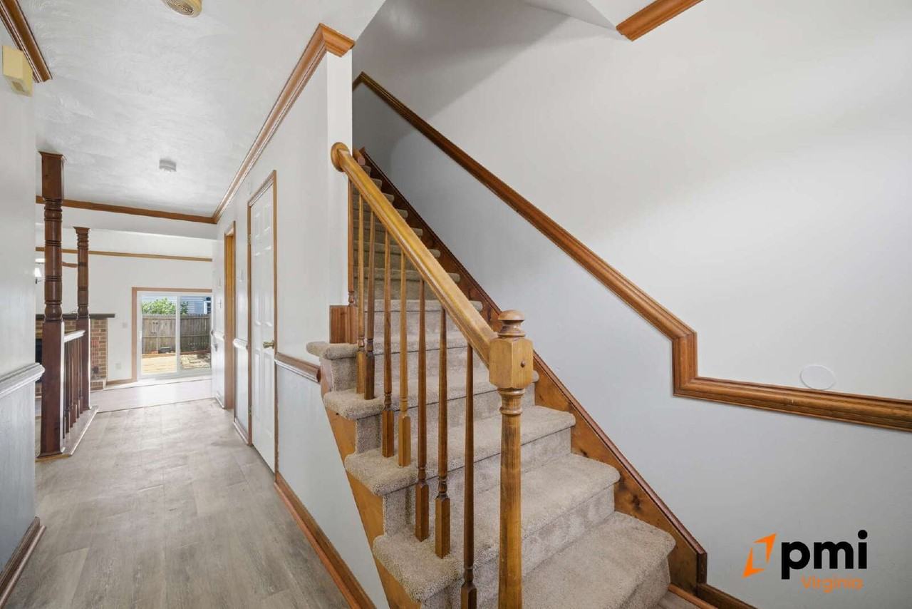 202 Stonehall Ct - Photo 4 of 34