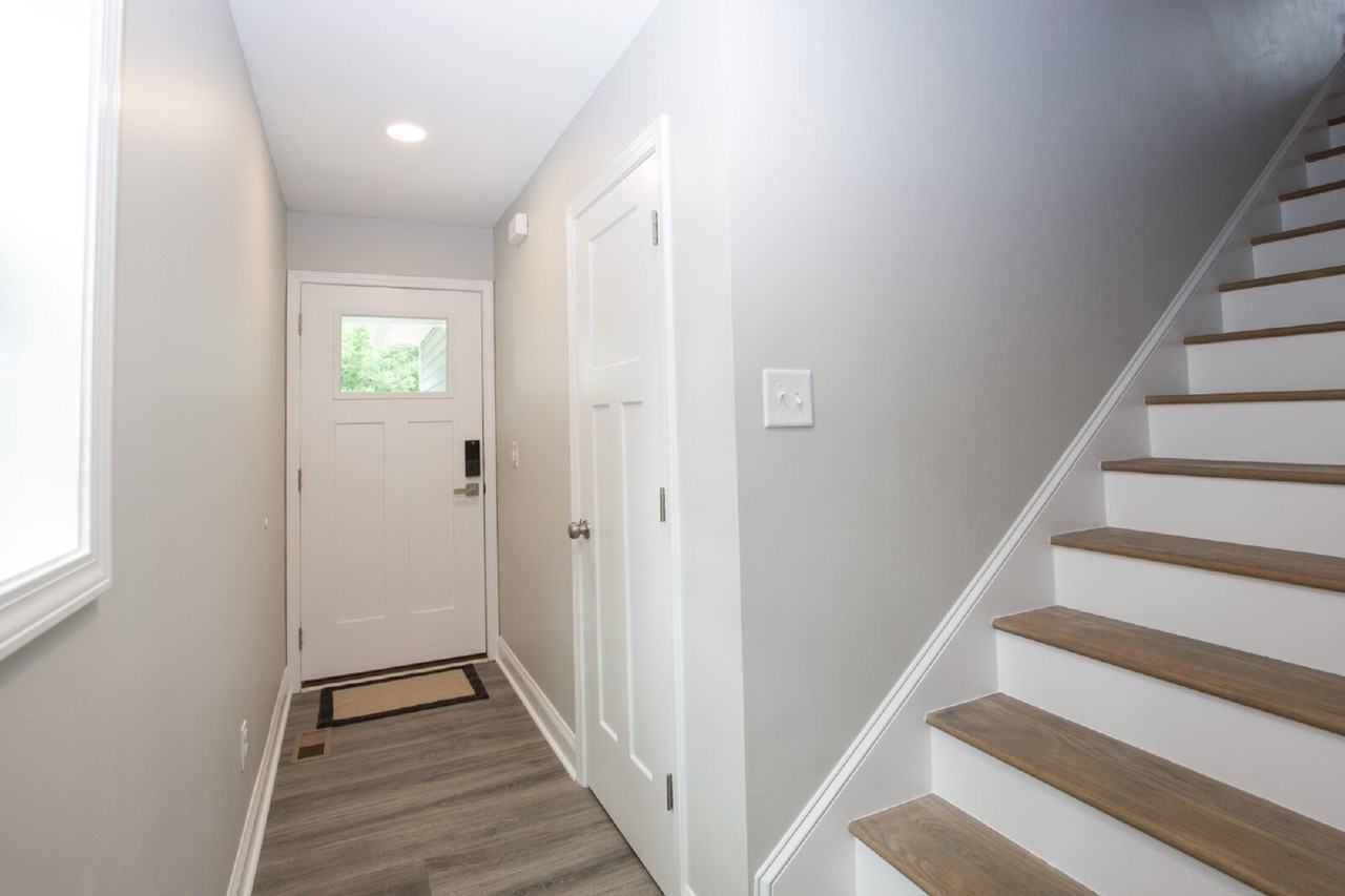 704 Pinecrest St - Photo 2 of 50