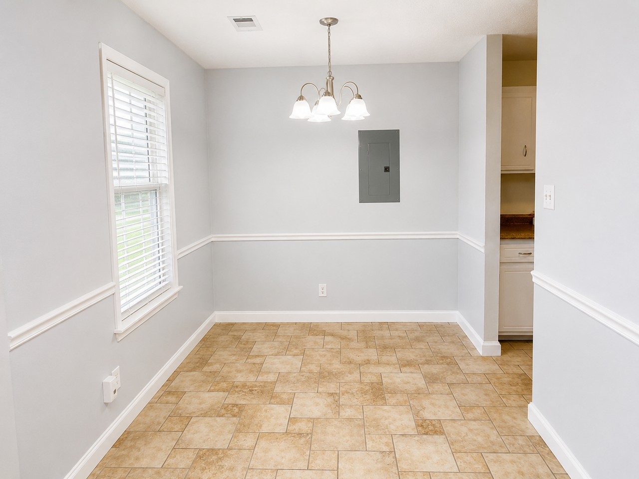 1140 Timothy Ave - Photo 3 of 17