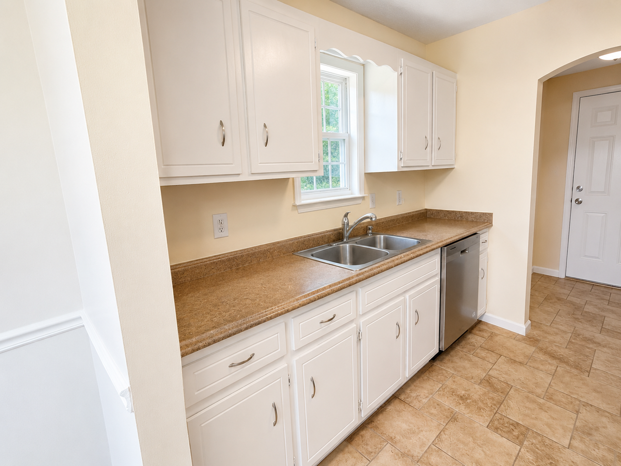 1140 Timothy Ave - Photo 4 of 17