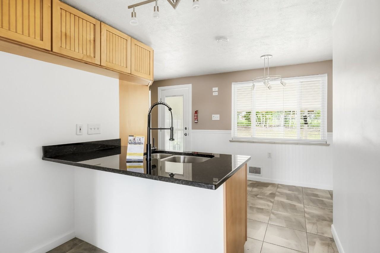 2567 S Stuart St - Photo 4 of 17