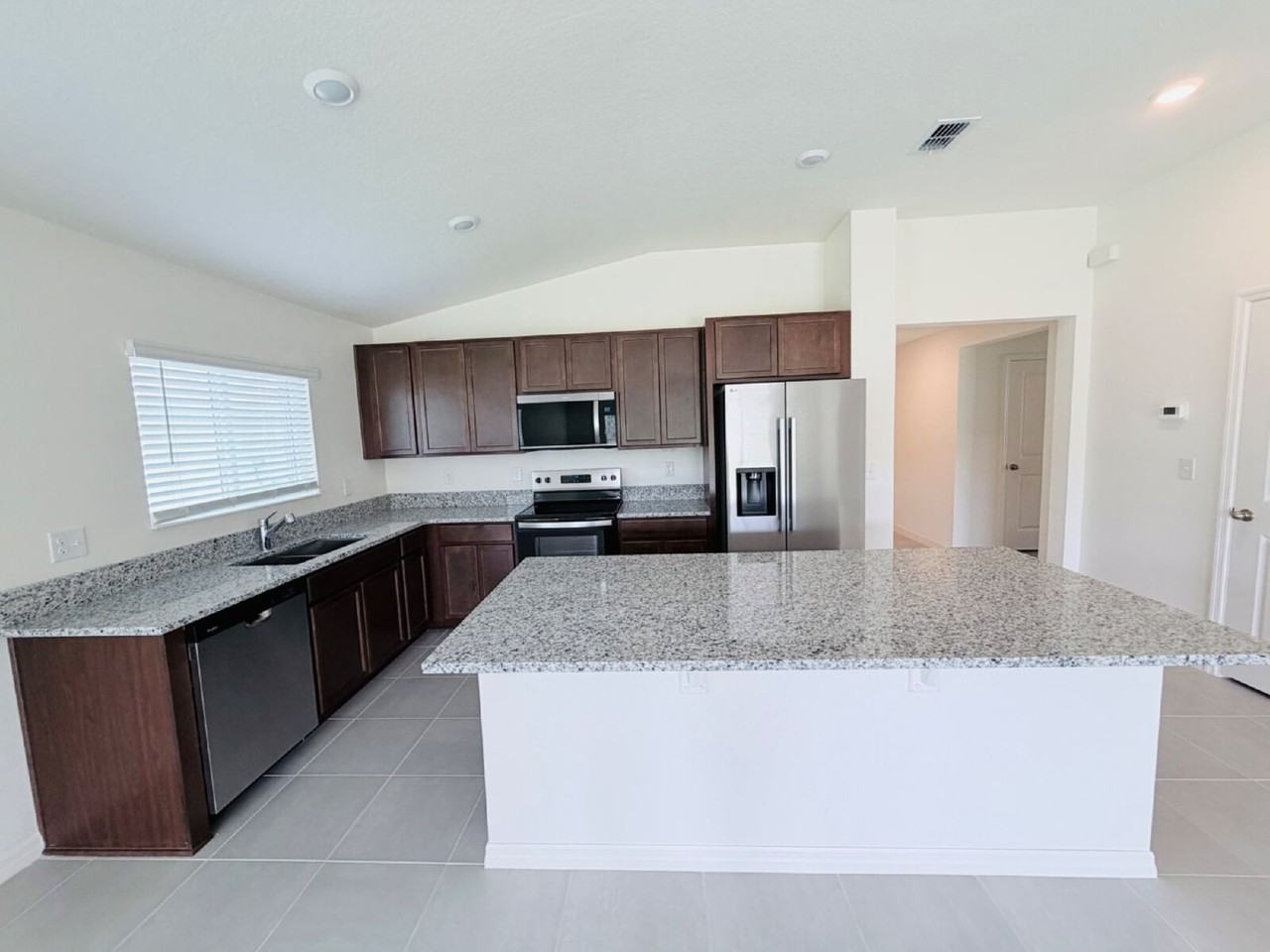 5537 Creek Haven Way - Photo 4 of 25
