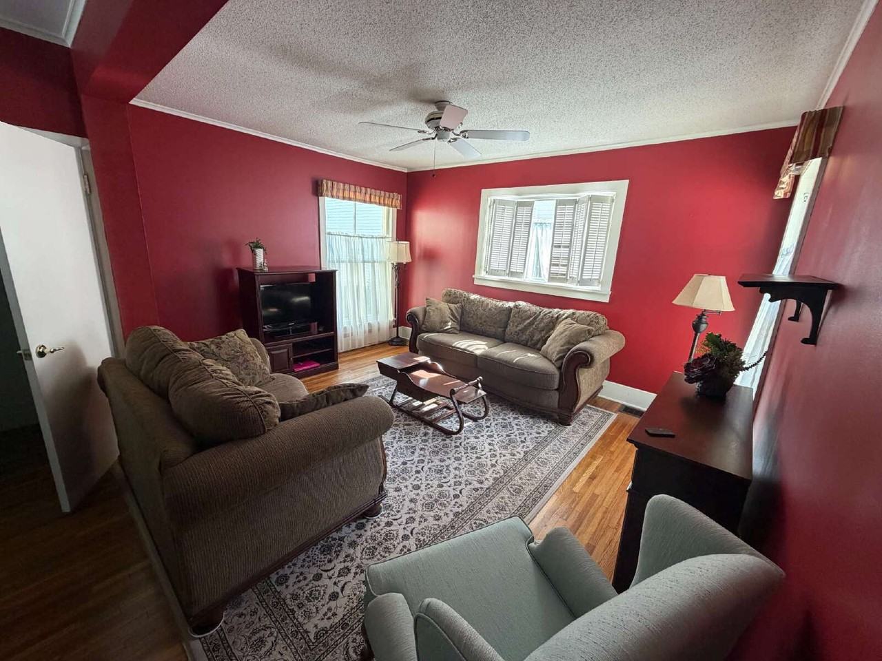39 W Main St - Photo 5 of 9