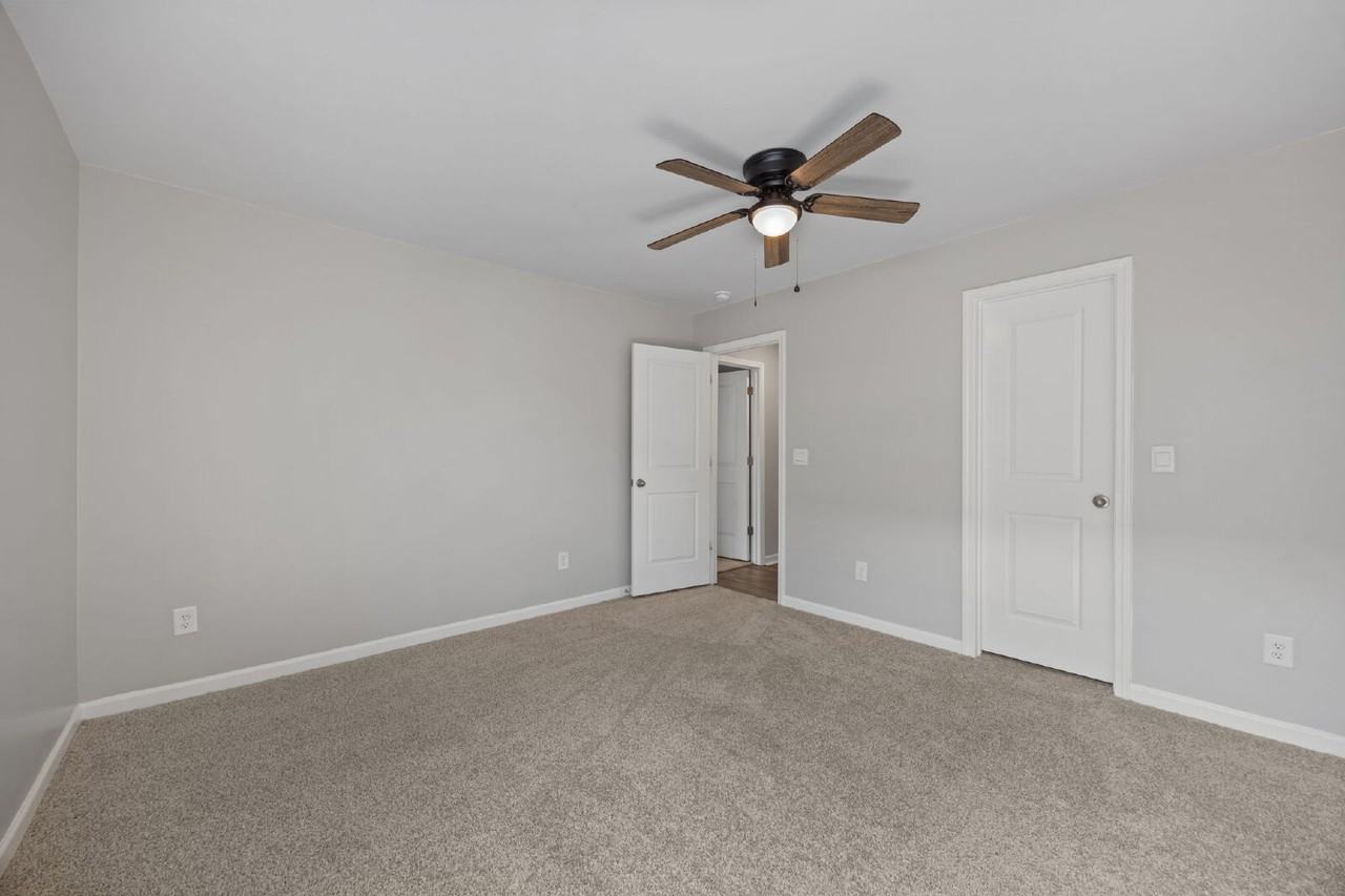 4500 Sandstone Dr - Photo 5 of 50