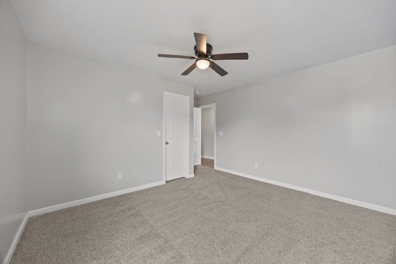 4500 Sandstone Dr - Photo 7 of 50