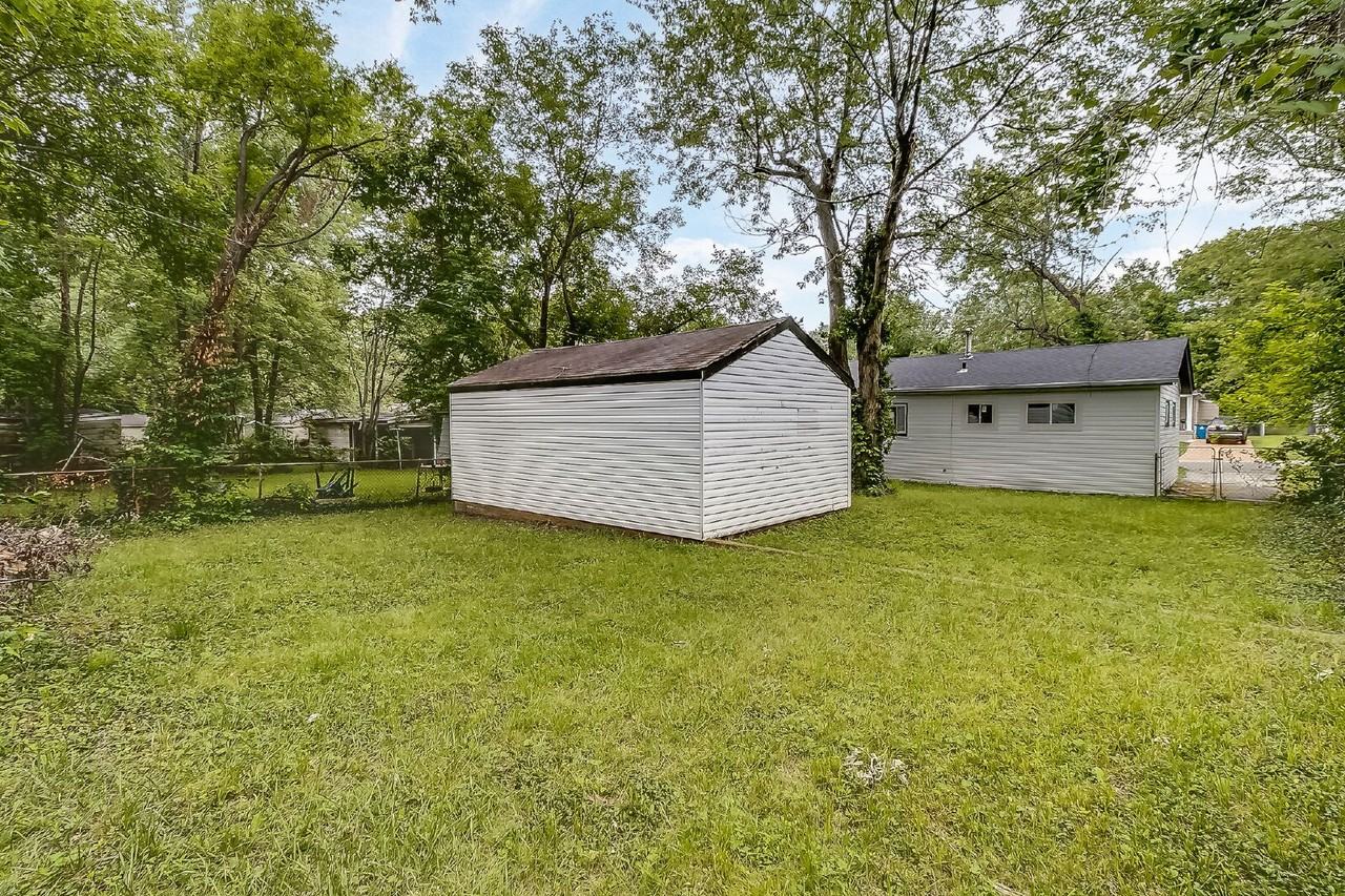 10348 Earl Dr - Photo 4 of 19
