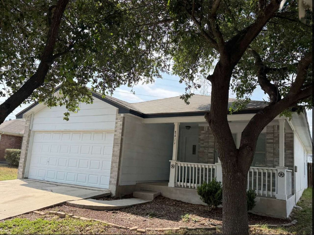 8411 Crinum Lily Dr - Photo 2 of 12