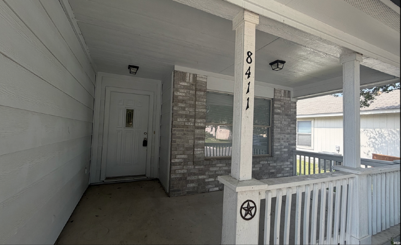 8411 Crinum Lily Dr - Photo 3 of 12