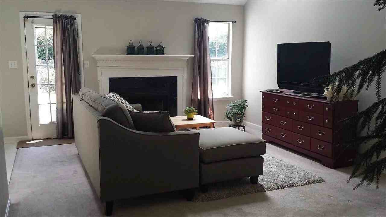 114 Mayfair Cir - Photo 4 of 13