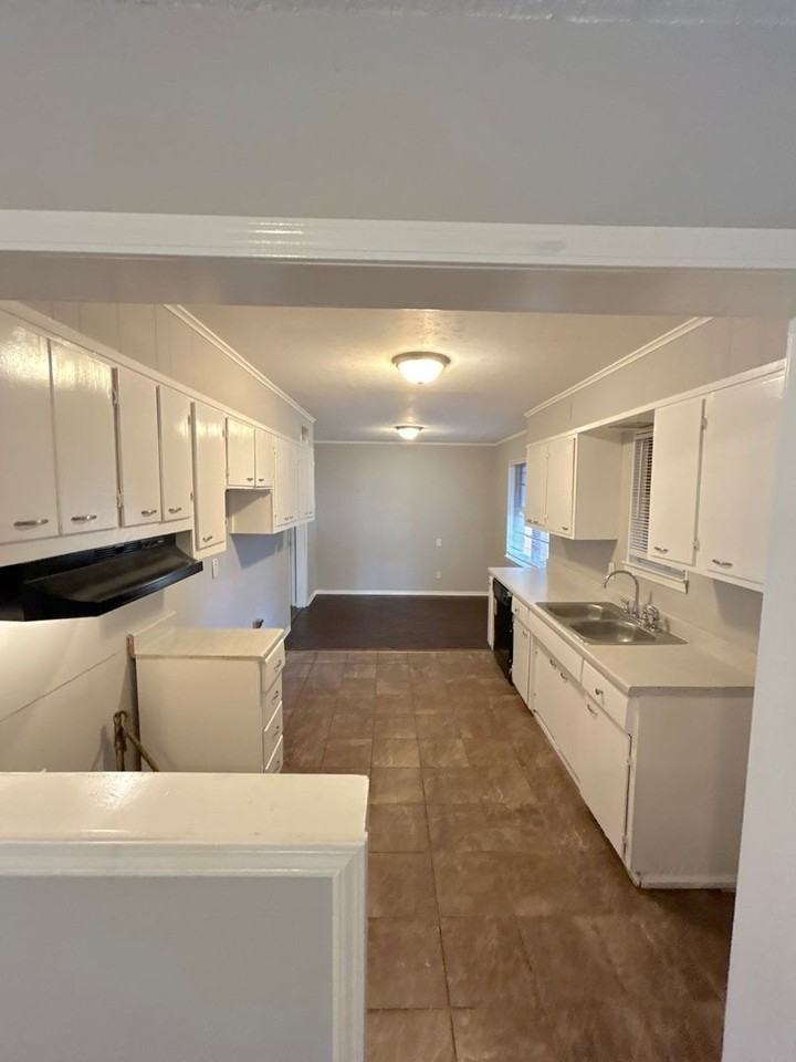 5457 Millbranch Rd - Photo 2 of 13