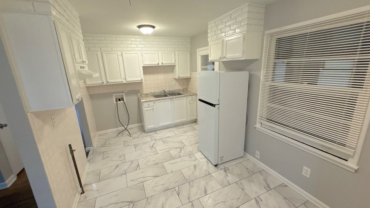 2208 Cassie Ave - Photo 2 of 11