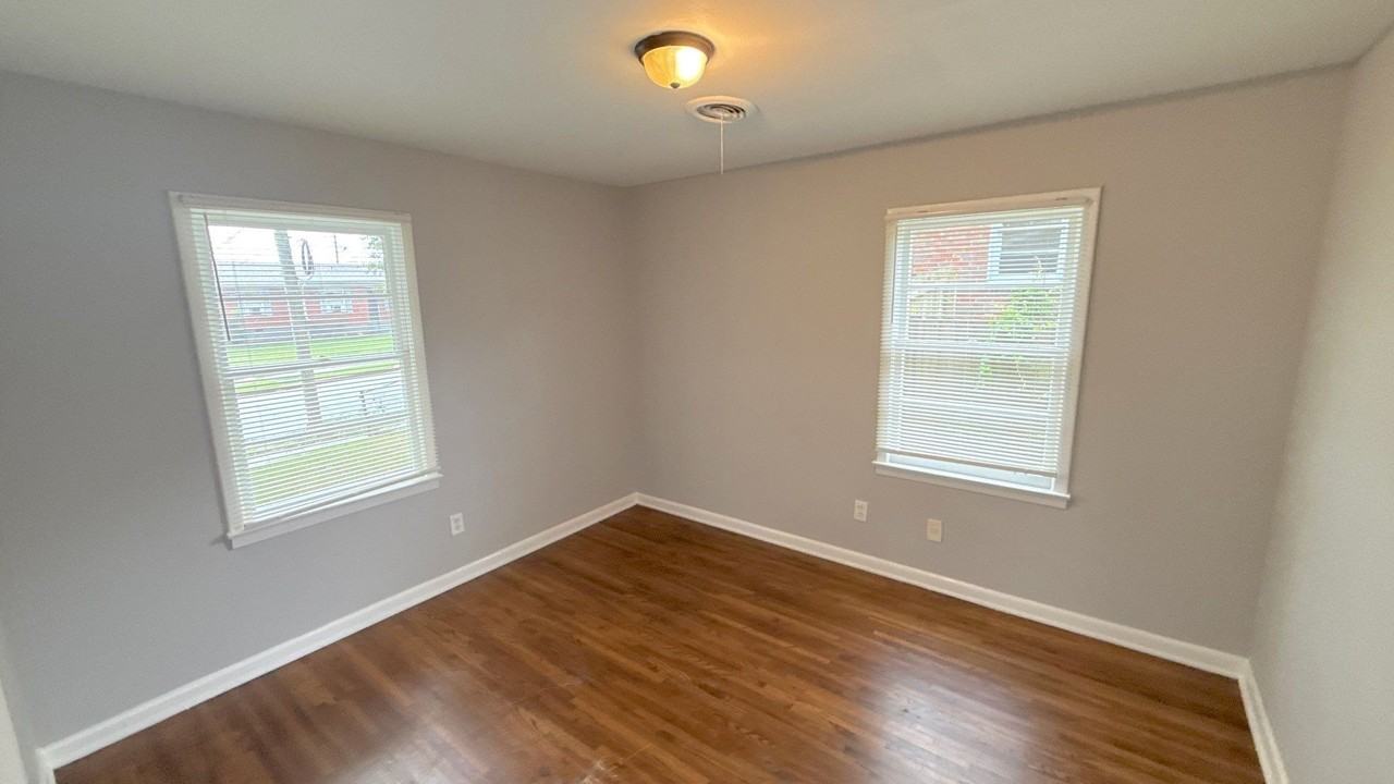2208 Cassie Ave - Photo 3 of 11