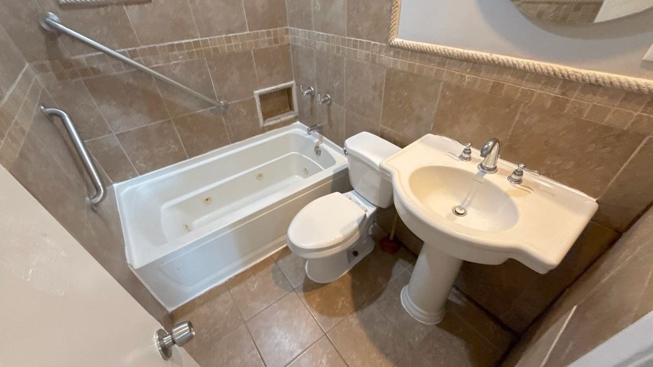 2208 Cassie Ave - Photo 7 of 11