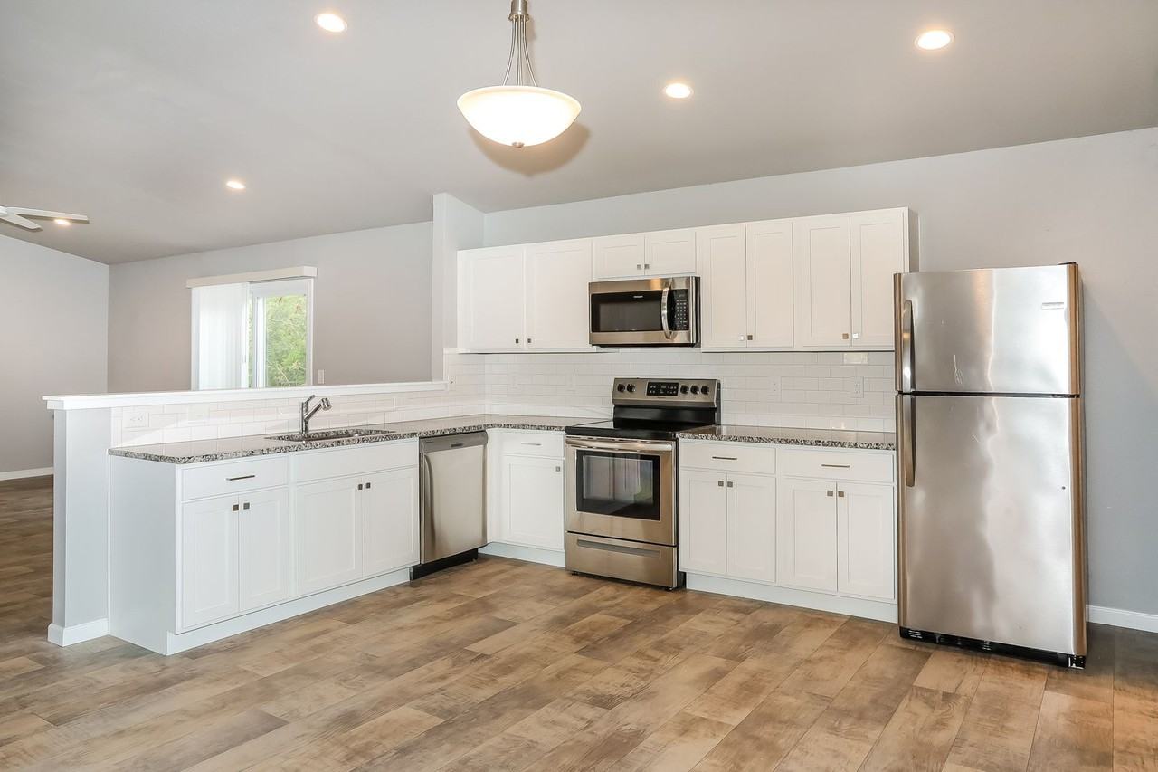 4020 Sumner Dr - Photo 3 of 30