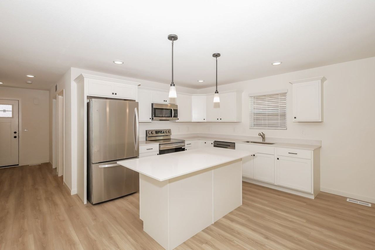 1405 Ridgeview Dr - Photo 3 of 30