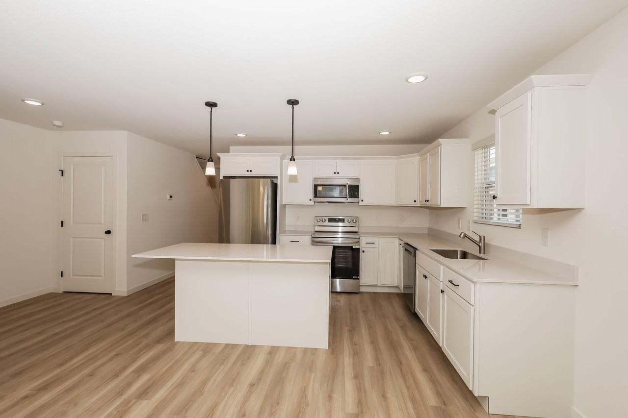 1405 Ridgeview Dr - Photo 5 of 30