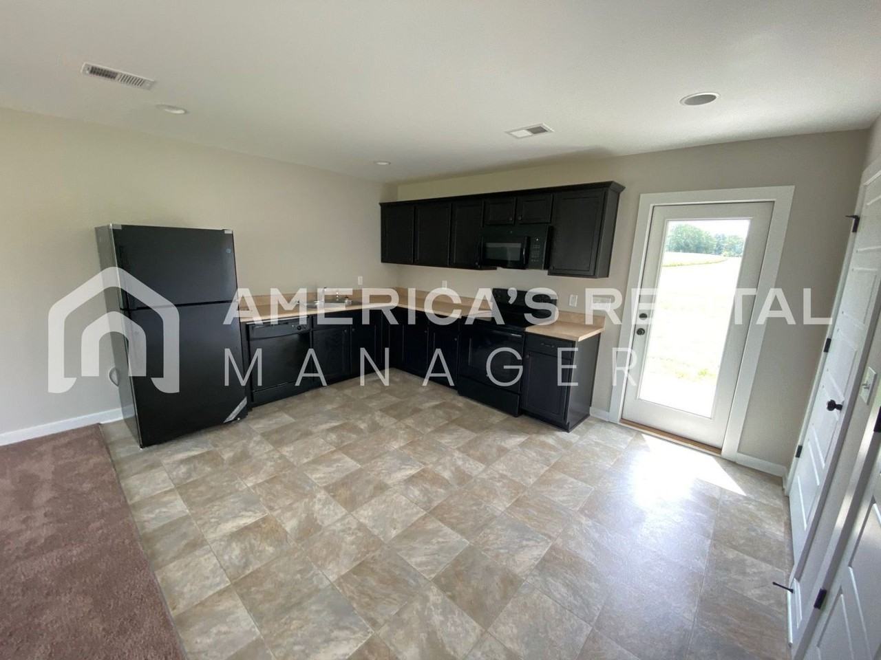 124 Sunlight Cir - Photo 2 of 18