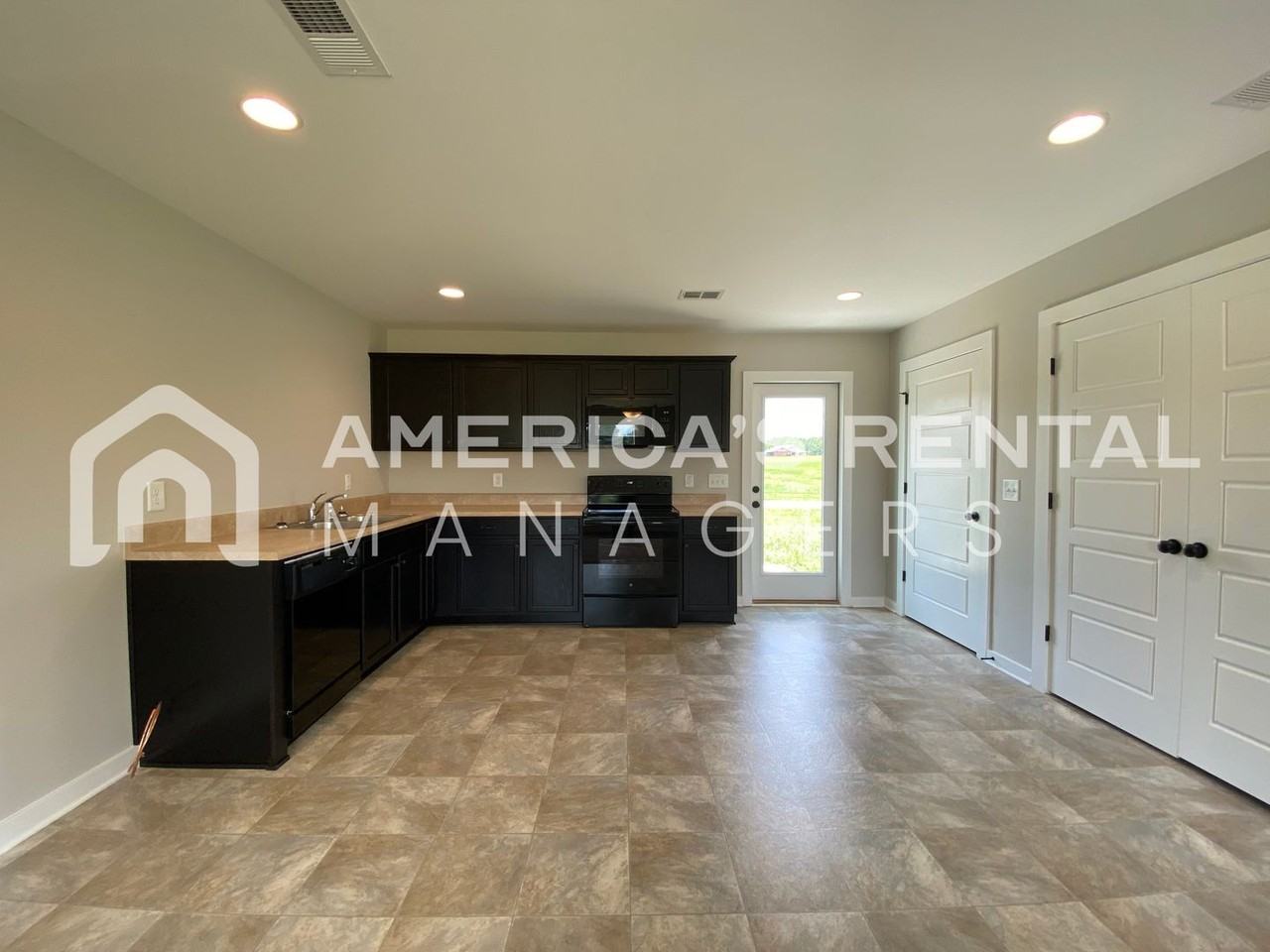 124 Sunlight Cir - Photo 3 of 18