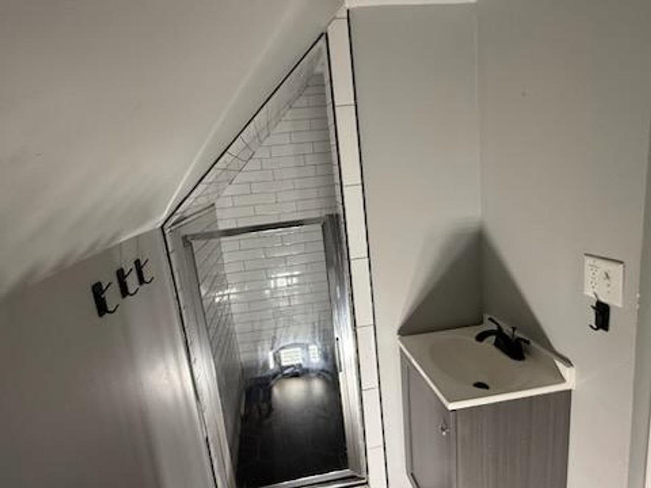 5036 S. 92nd St - Photo 3 of 17