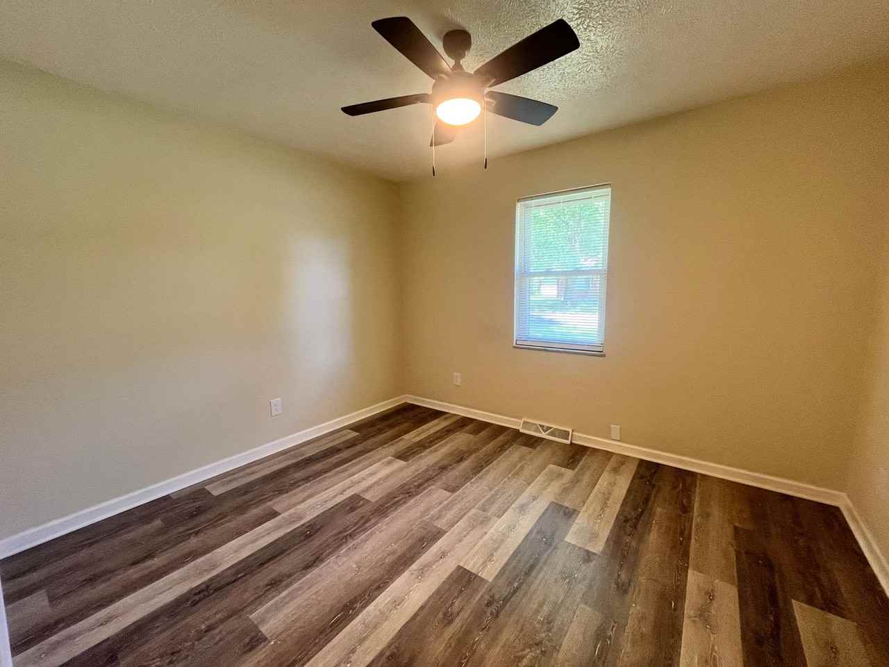 307 Sunset Ln - Photo 6 of 11
