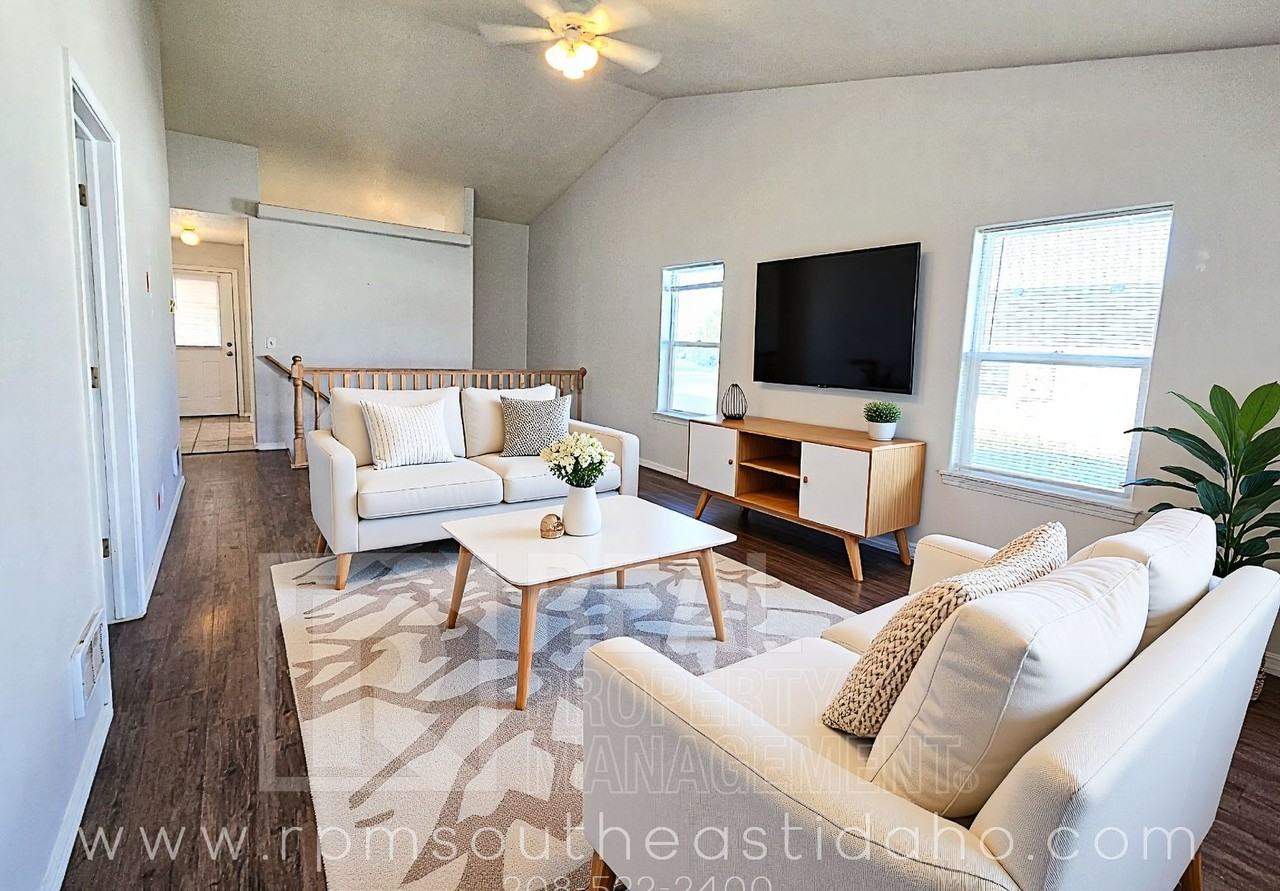 2801 E Chasewood Dr - Photo 2 of 33