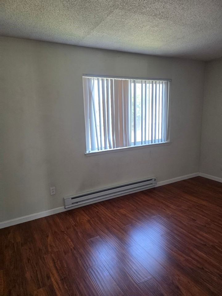 4033 Hamilton Ave Apt E7 #E7 - Photo 2 of 8